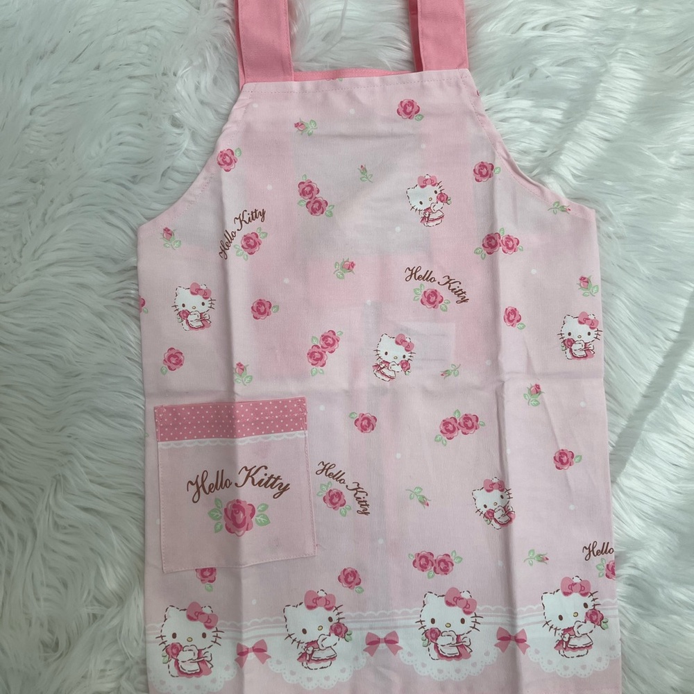 Hello Kitty Girls Pink Apron 110 = Size 5 years old - NWOT